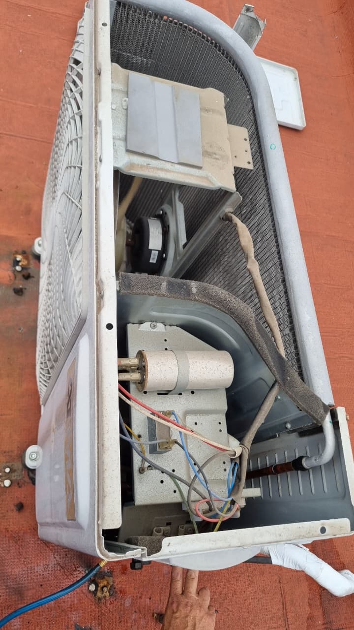 Reparación de componentes internos de aire acondicionado