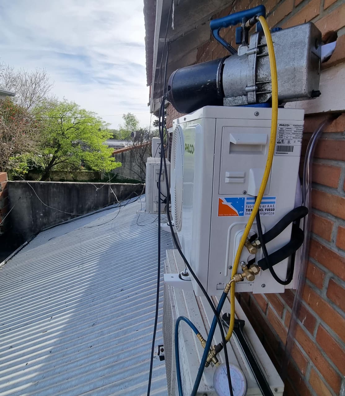 Proceso de vacío en instalación de aire acondicionado